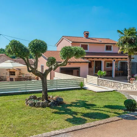 Holiday home Medica - Pzn318 By Interhome