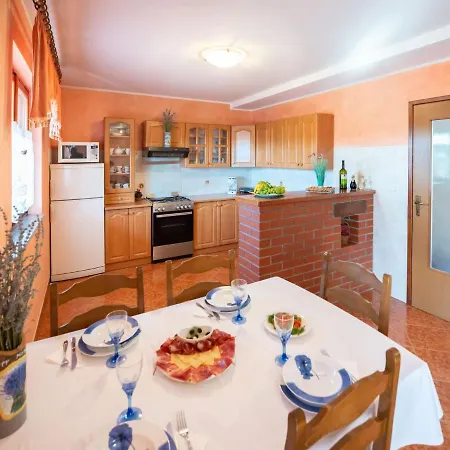 Holiday home Medica - Pzn318 By Interhome Tinjan